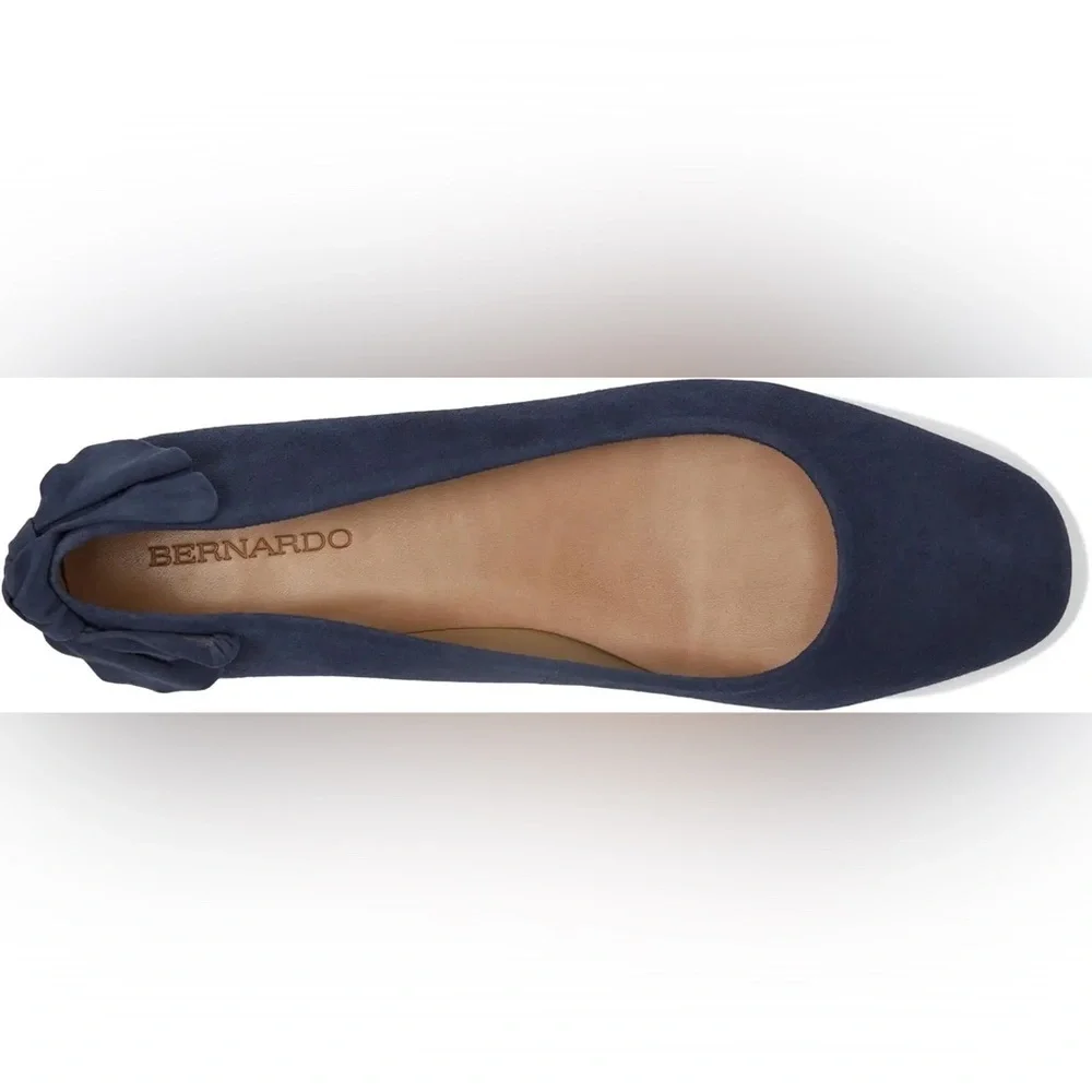 NWOB Bernardo Women’s Eloise Bow Accent Navy Flats in size 8 - Picture 2 of 10